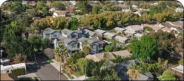 A residential neighborhood in Pasadena with tree-lined streets and homes, depicting the cultural ambiance of Pasadena.